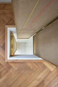 Hans Brändli, Saluto parallelo, ca. 243–256 x 31–40 cm, variable Rauminstallation, 2025